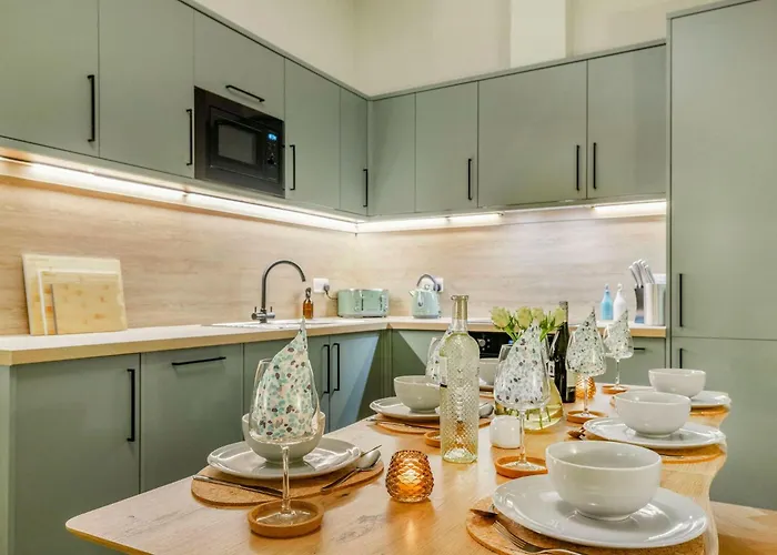 Cairn Introduces Arlington - Exclusive Centre Luxury 아파트 *