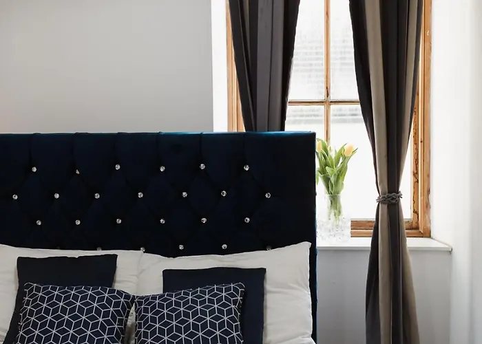 아파트 Westend Secc & Hydro - Two Bed By Living Scotland