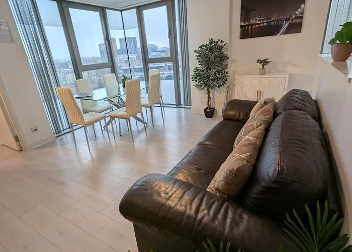 Centre Waterfront Apartment