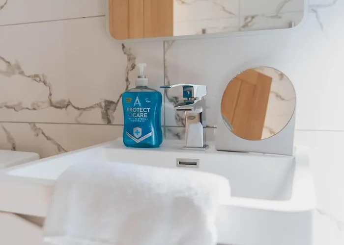 Stylish 3br Near Hampden No 29 With Free Parking Apartment