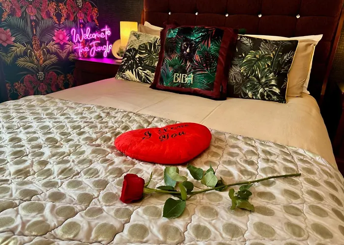 Finn Village - Loch Lomond - The Jungle With A Private Hot Tub Гостевой дом 3*