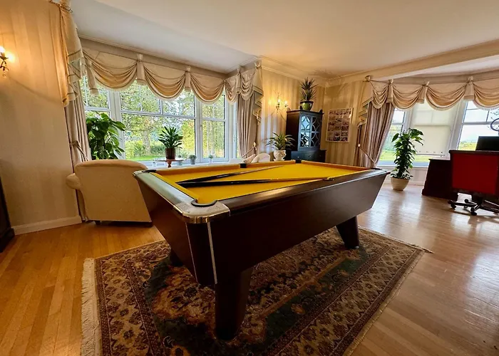 Гостевой дом Finn Village - Loch Lomond - The Jungle With A Private Hot Tub 3*