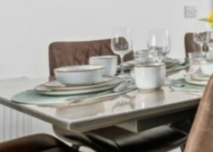 Entire Spacious 3-bed Family Home, Centre, Free Parking, Garden グラスゴー