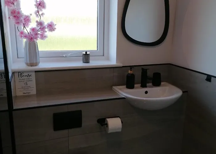 Entire Spacious 3-bed Family Home, Centre, Free Parking, Garden グラスゴー