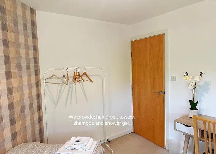 23 Lochburn Gardens - Carz *