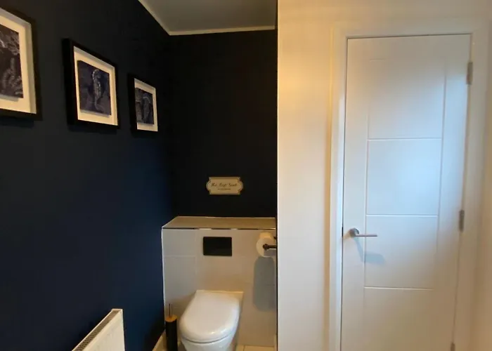 アパート Entire Spacious 3-bed Family Home, Centre, Free Parking, Garden *