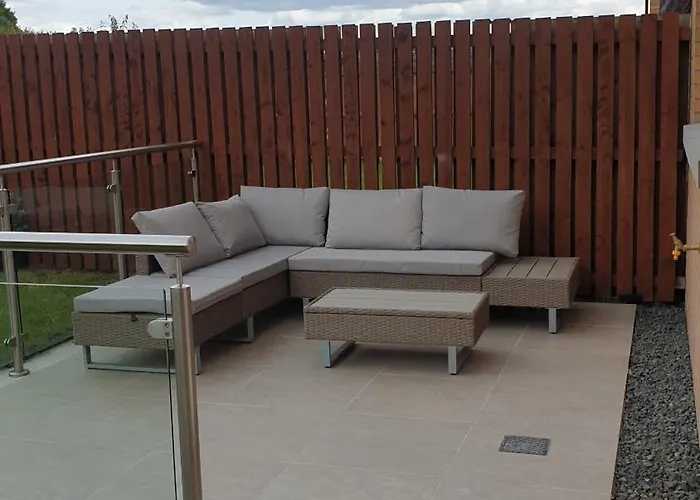 Entire Spacious 3-bed Family Home, Centre, Free Parking, Garden