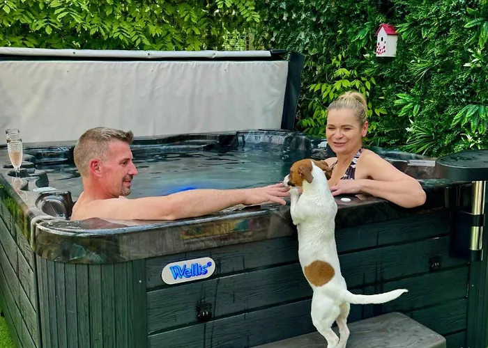 Гостевой дом Finn Village - Loch Lomond - The Jungle With A Private Hot Tub Драймен