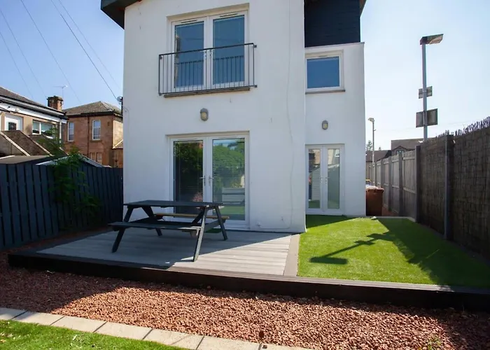 Southside Flat With Private Garden!