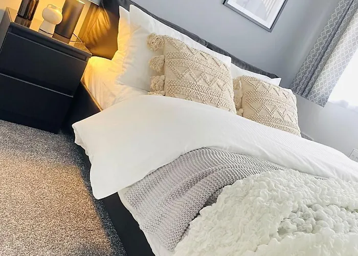 בית נופש Elegant 3br House In *