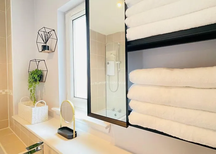 Elegant 3br House In בית נופש *