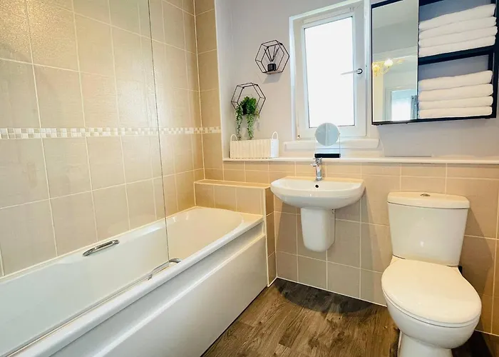 Elegant 3br House In * גלאזגו