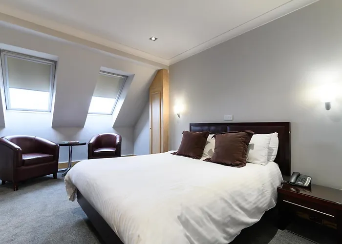 Hotel Glynhill & Near Airport