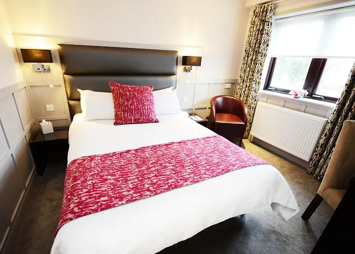 Hotel Glynhill & Near Airport
