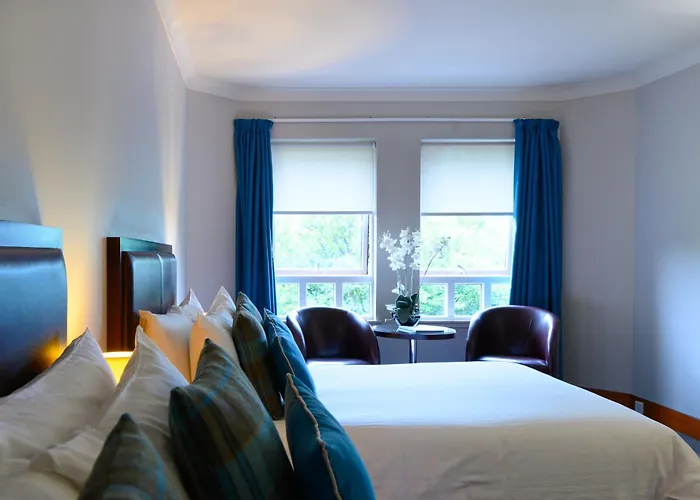 Glynhill & Near Airport Hotel