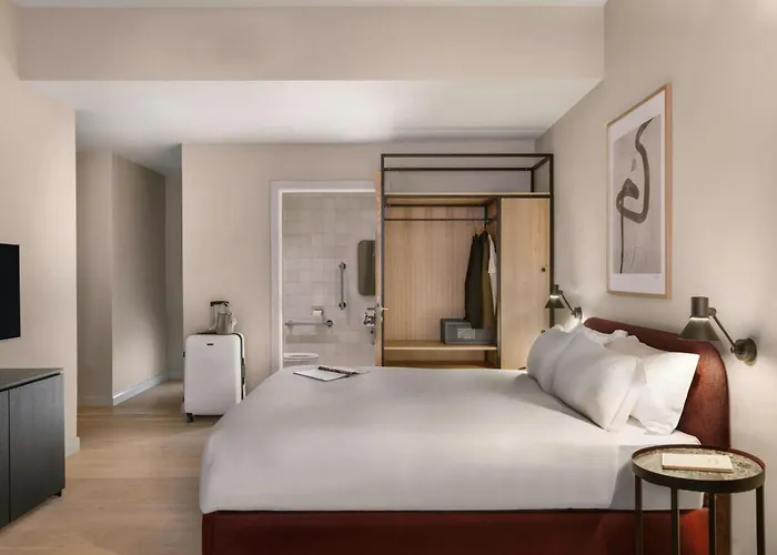 Апарт-отель Vcity Suites At The Teacher 4*