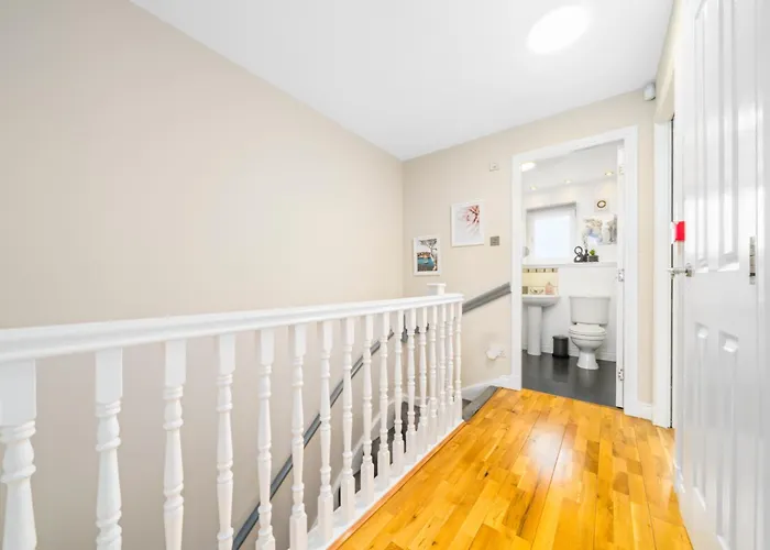 Casa vacanze Modern 5 Bedroom Townhouse With Free Parking