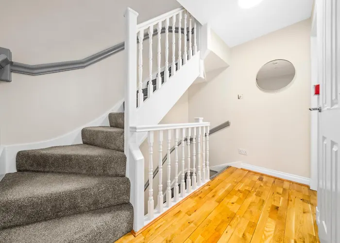 Casa vacanze Modern 5 Bedroom Townhouse With Free Parking Glasgow