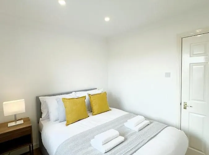 Appartamento Spacious 2 Bed Near Airport