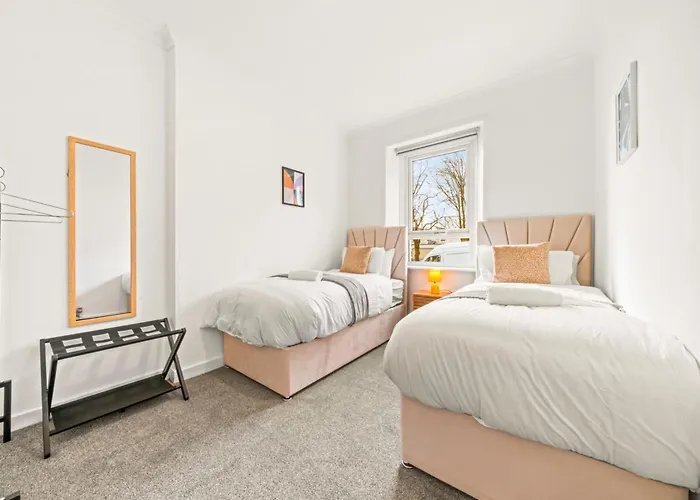 Cosy And Bright 3-bedroom Flat