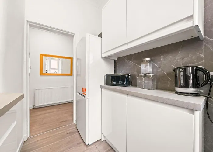 Cosy And Bright 3-bedroom Flat Διαμέρισμα