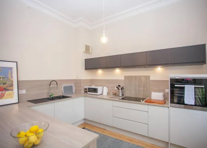 Spacious Period In Glasgow