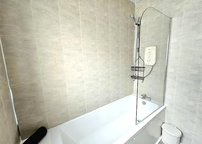 Charming 3-bed Oasis-free Parking