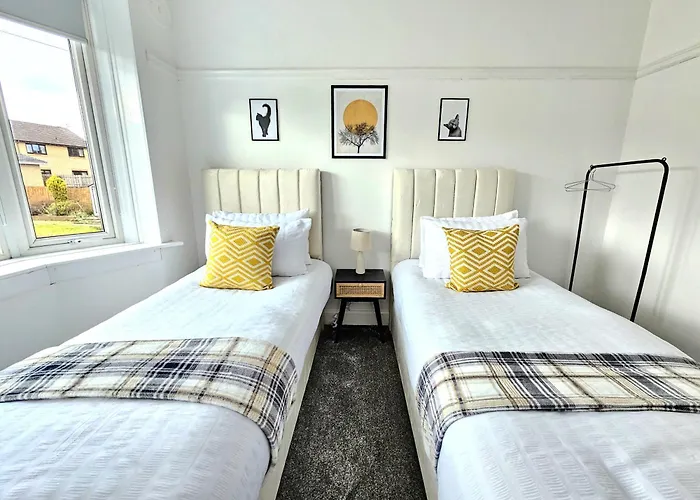 Charming 3-bed Oasis-free Parking Glasgow