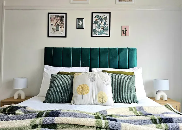 Charming 3-bed Oasis-free Parking Semesterbostad *