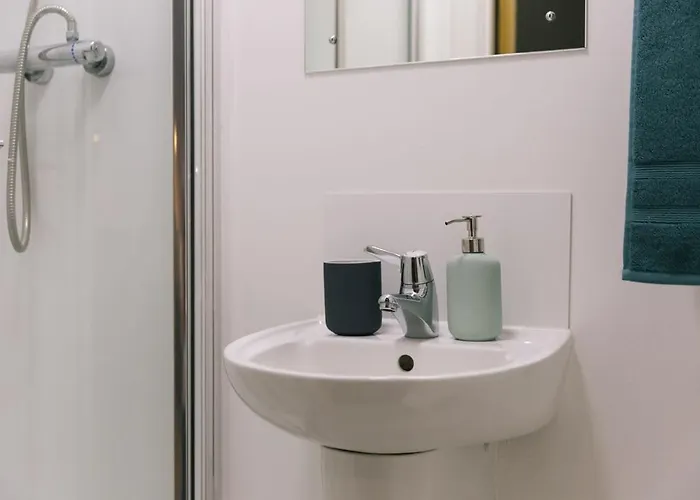 For Students Only - Bath Street In גלאזגו