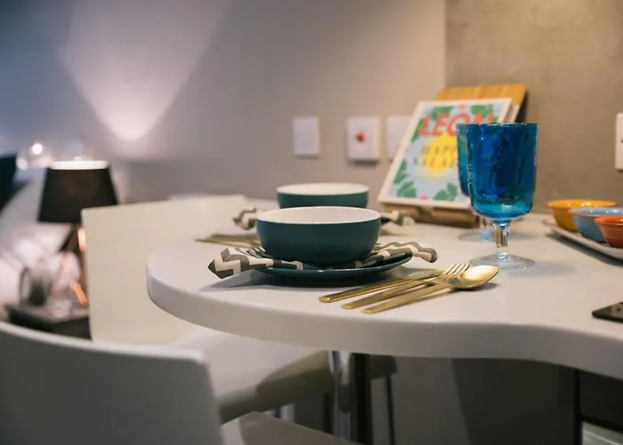 דירה For Students Only - Bath Street In *