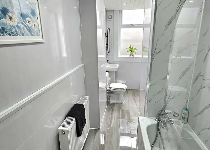 Spacious Haven With Free Parking Vakantiehuis *