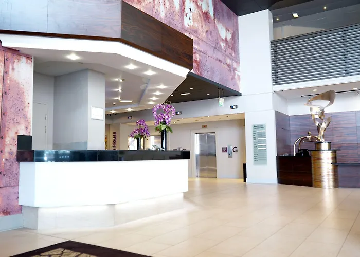 Crowne Plaza By Ihg Hotell