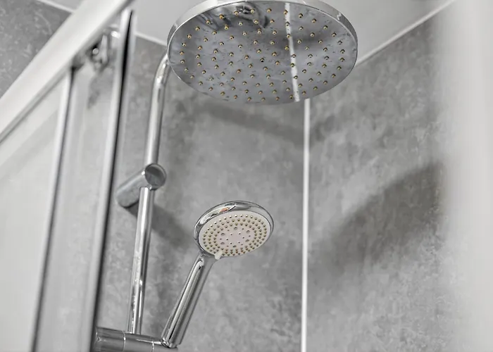 Modern 2-bedroom Flat In Centre, Near Galsgow شقة