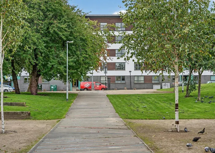 Modern 2-bedroom Flat In Centre, Near Galsgow