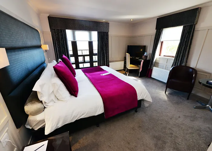 Glynhill & Near Airport Hotel 4*