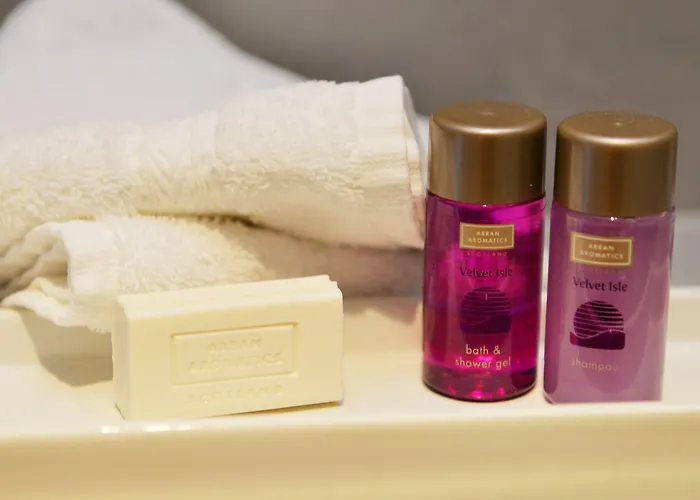 Glynhill & Near Airport Hotel