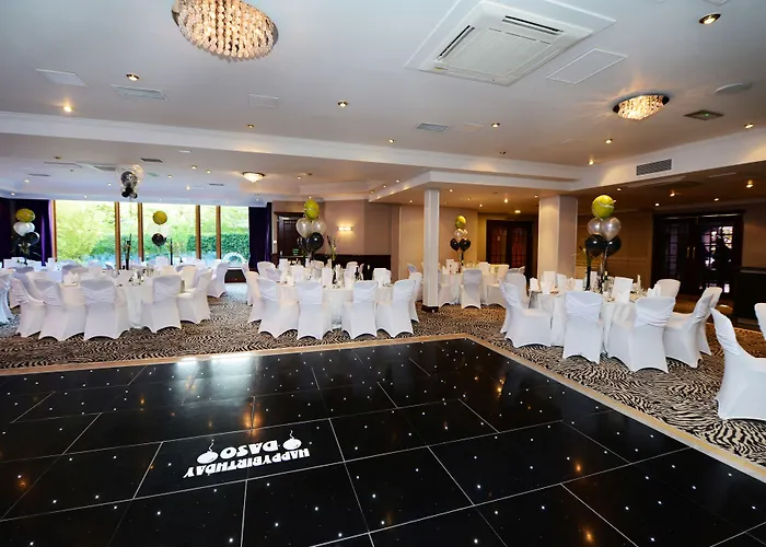 Glynhill & Near Airport 4*