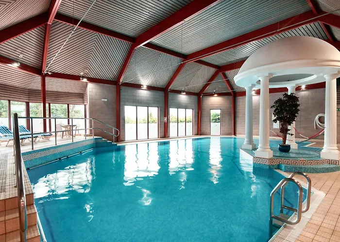 Glynhill & Near Airport Hotel