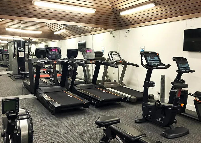 Glynhill & Near Airport Hotel 4*