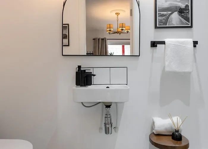 Nyaraló Botanic House - 3br - Private Parking Glasgow