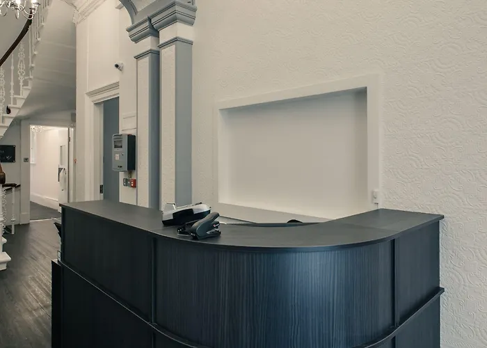 Royal West End Hotel 3*