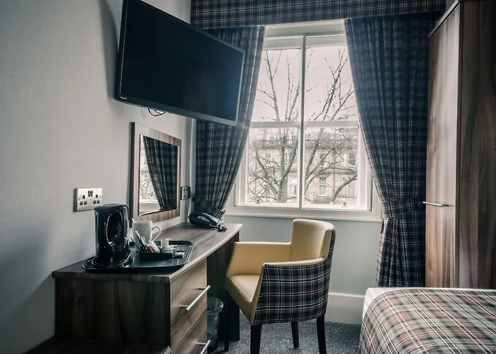 Royal West End Hotel 3*