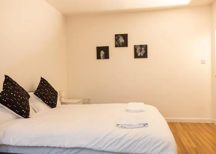 Knightswood Nyaraló