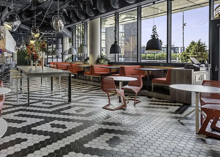 Radisson Red Hotel, 4* Glasgow