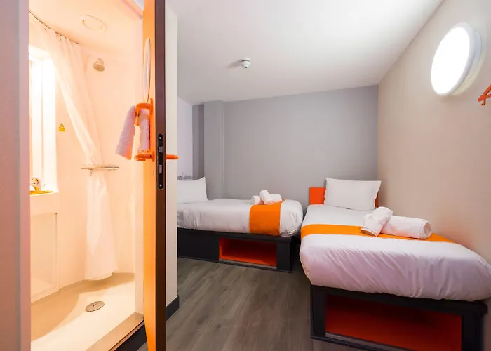 Easyhotel Отель 2*