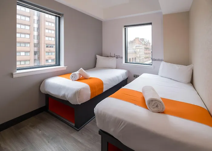 Отель Easyhotel 2*