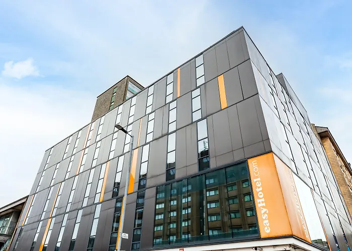 Отель Easyhotel 2*