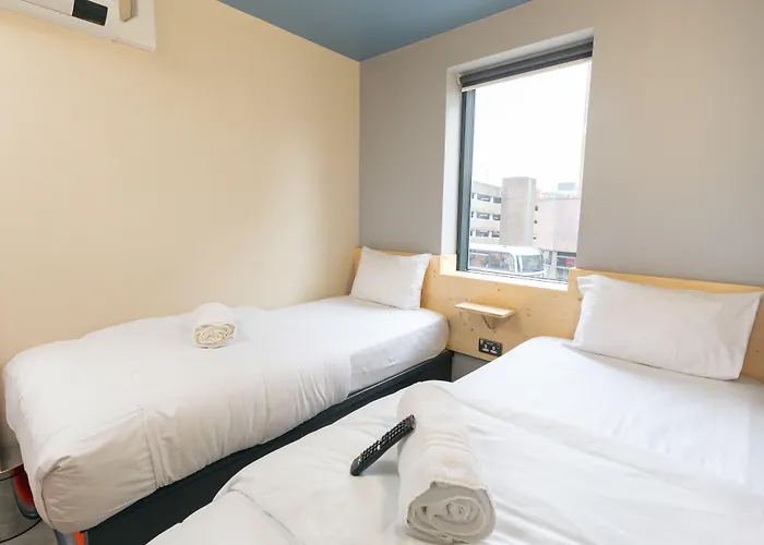 Отель Easyhotel 2*