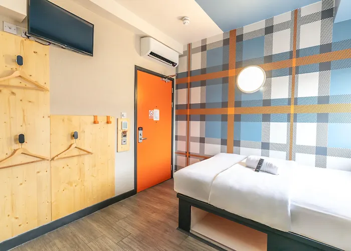 Отель Easyhotel 2*